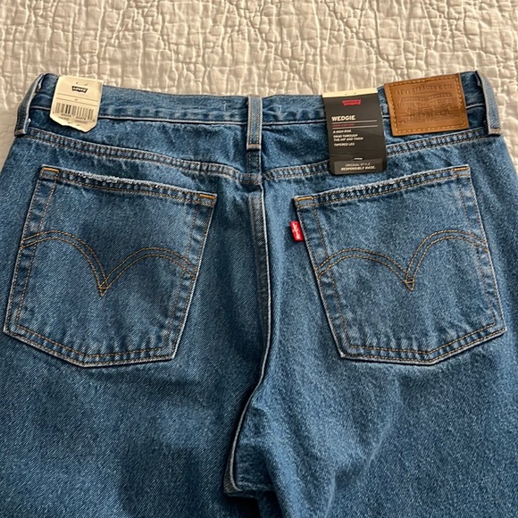 NWT Levi’s Wedgie Icon Jeans in Athen’s Askeep - Picture 6 of 12